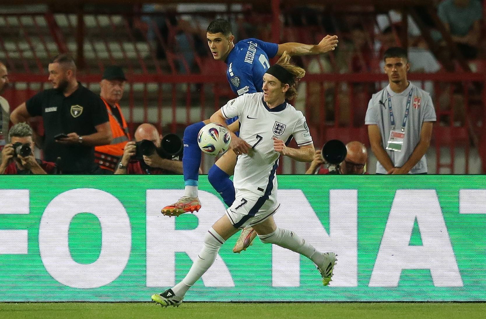 塞尔维亚队带队取胜！，詹姆斯重要时刻败北上演精彩一战